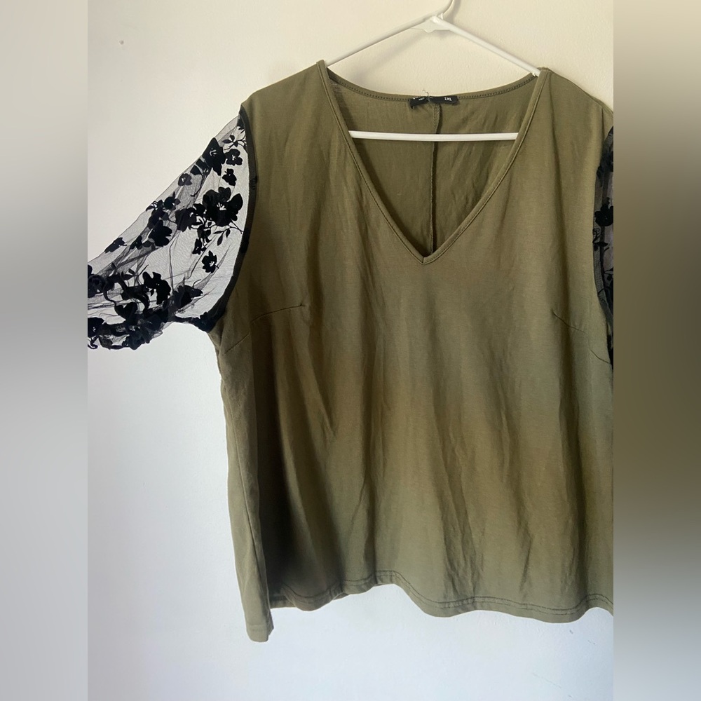 SHEIN Plus Floral Mesh Curve Green Sleeve Tee - Picture 6 of 9